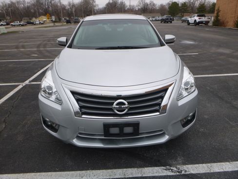 Used 2015 Nissan Altima 2.5 SV image 3