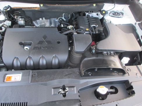 Used 2020 Mitsubishi Outlander SEL image 17