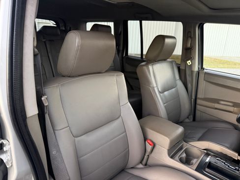 Used 2008 Jeep Commander Sport image 51