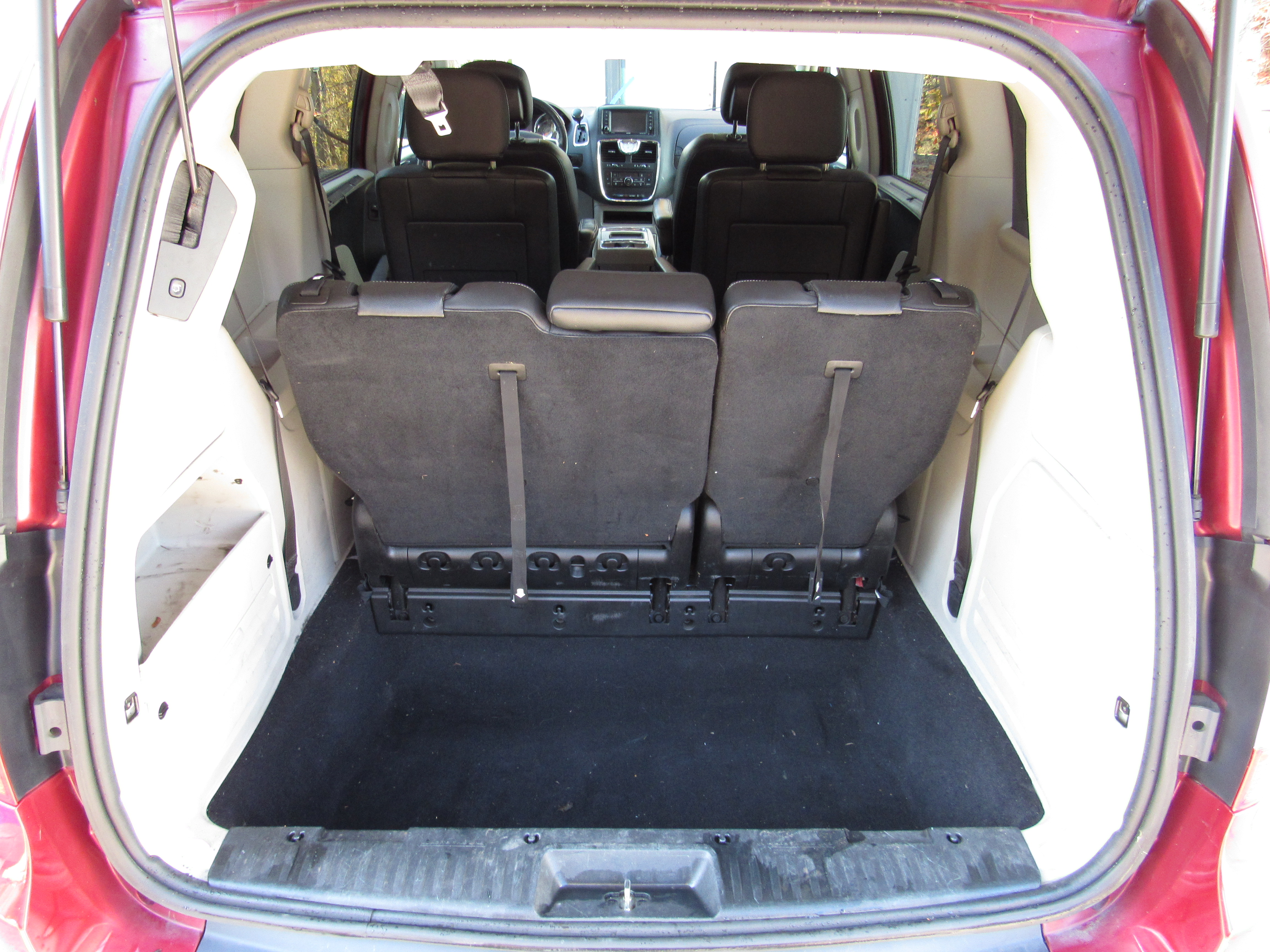 Used 2015 Chrysler Town & Country Touring FWD image 17