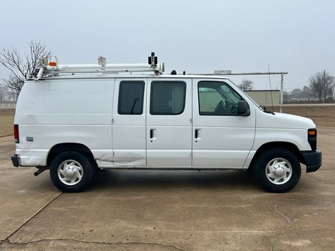 Used 2010 Ford E-250 and Econoline 250 image 3
