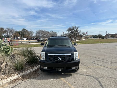 Used 2010 Cadillac Escalade Premium Luxury image 11