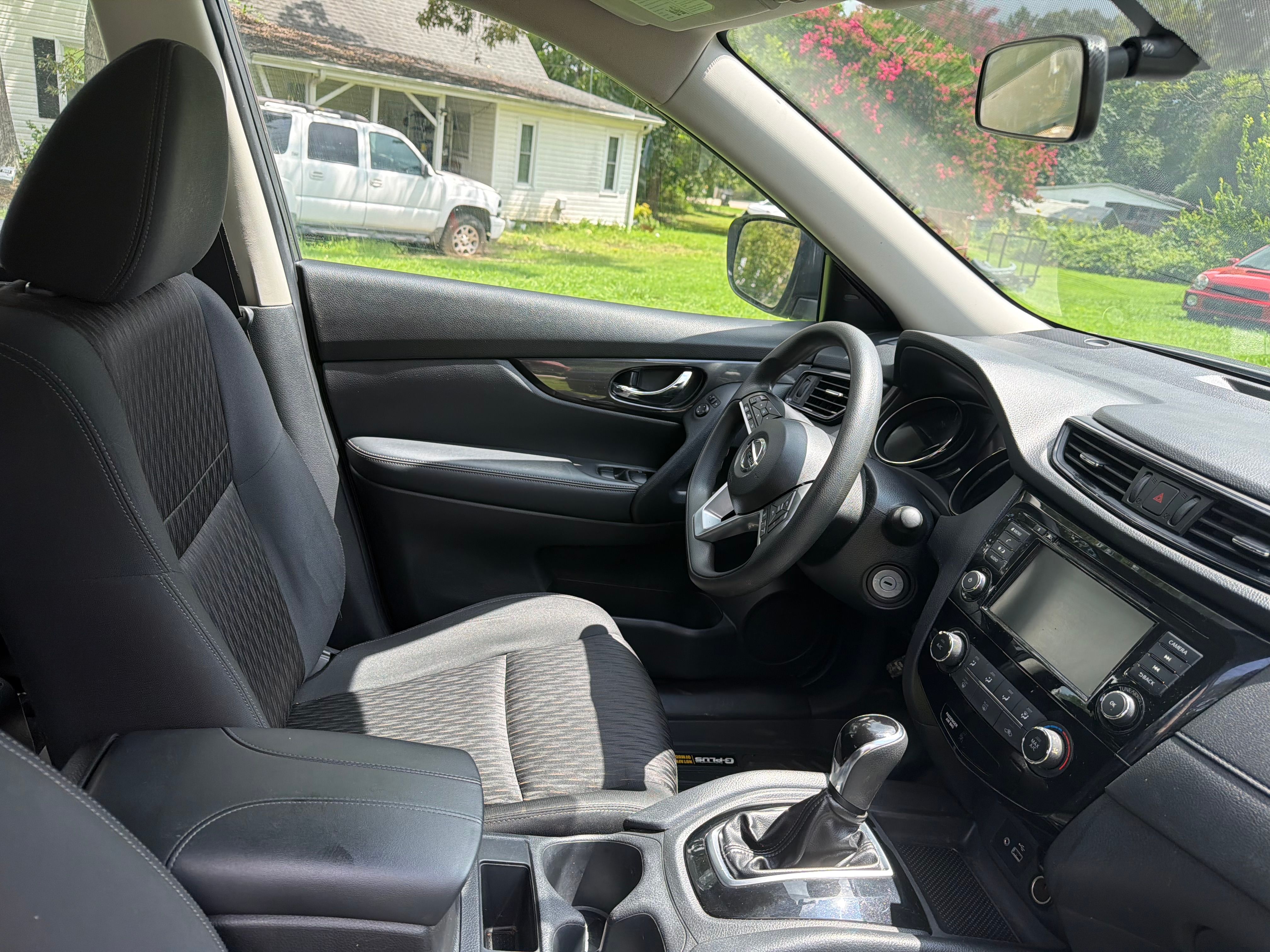 Used 2018 Nissan Rogue AWD image 42