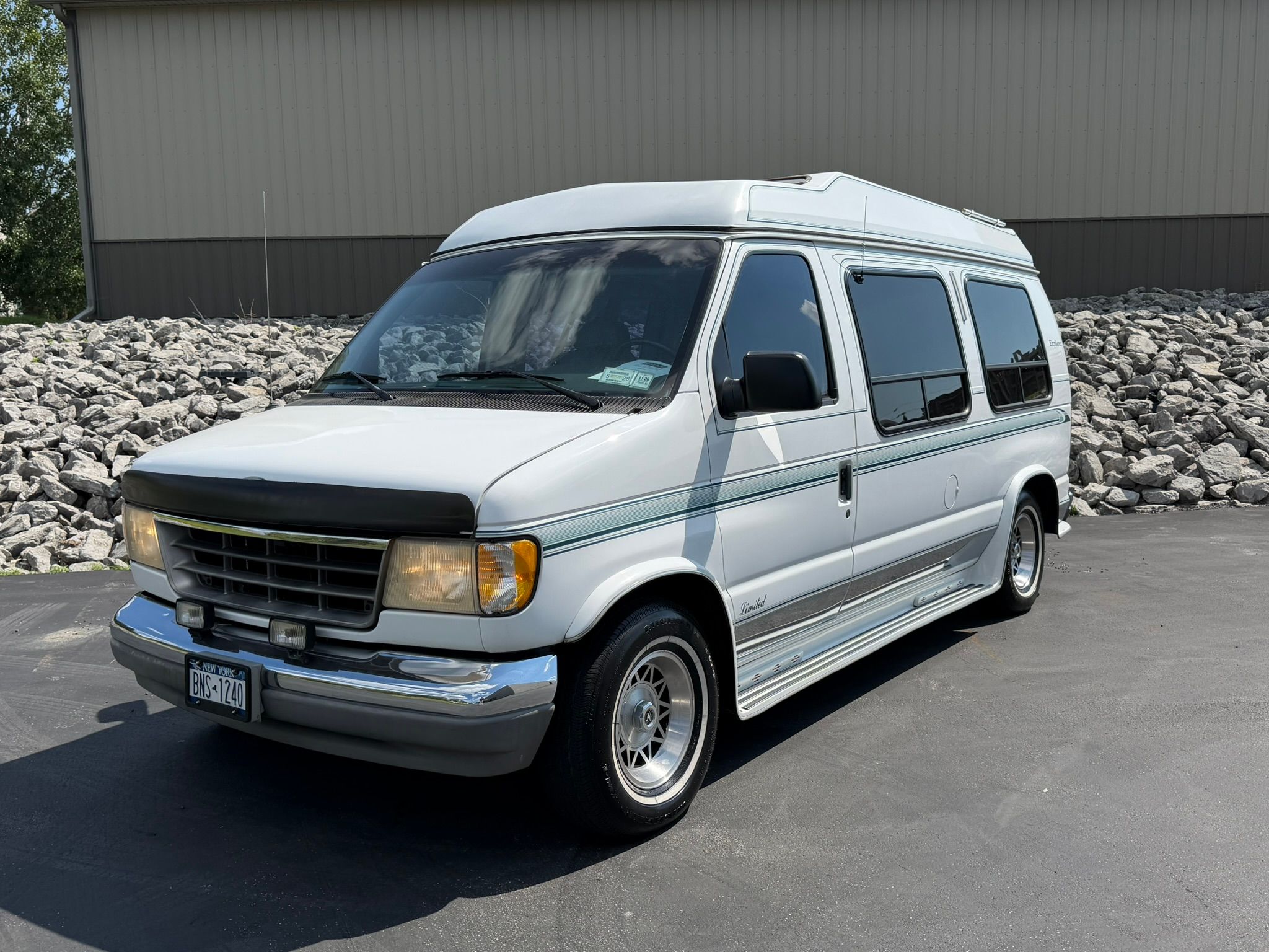 Used 1994 Ford E-150 and Econoline 150 Custom RWD image 1