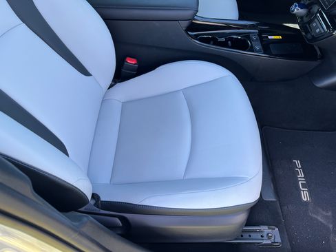 Used 2019 Toyota Prius Limited image 15