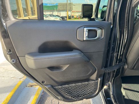 Used 2019 Jeep Wrangler 4WD Unlimited Sahara image 11