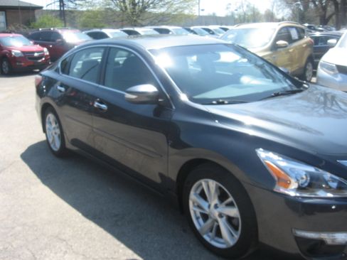 Used 2013 Nissan Altima FWD image 3