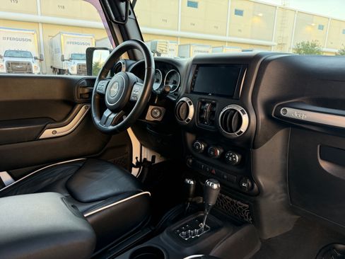 Used 2015 Jeep Wrangler 4WD Unlimited Sahara image 73