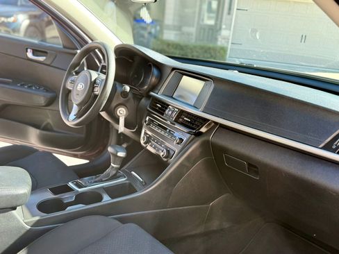 Used 2018 Kia Optima LX image 9