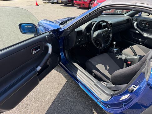 Used 2002 Toyota MR2 Spyder UNAVAIL RWD image 2