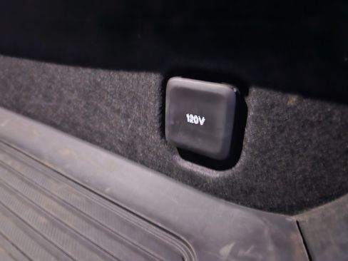 Used 2022 Rivian R1T Launch Edition image 35