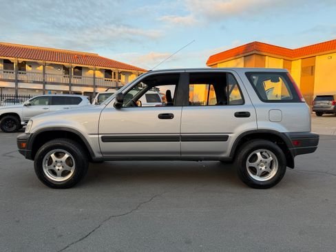 Used 2001 Honda CR-V LX image 3