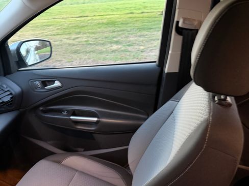 Used 2017 Ford Escape SE image 11