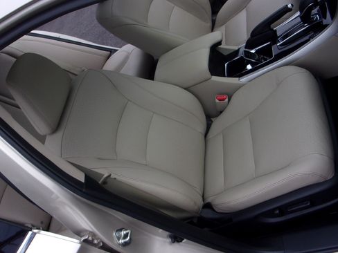 Used 2017 Honda Accord EX-L V6 Sedan image 26