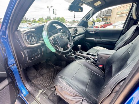 Used 2018 Toyota Tacoma TRD Sport RWD image 16