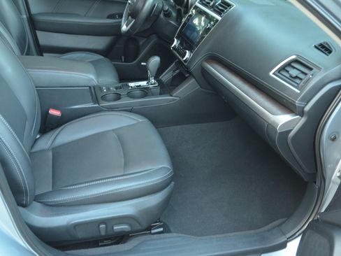 Used 2018 Subaru Outback 2.5i Limited AWD/4WD image 11