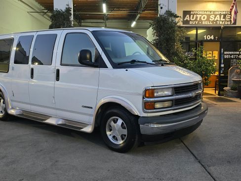 Used 1999 Chevrolet Express 1500 image 2