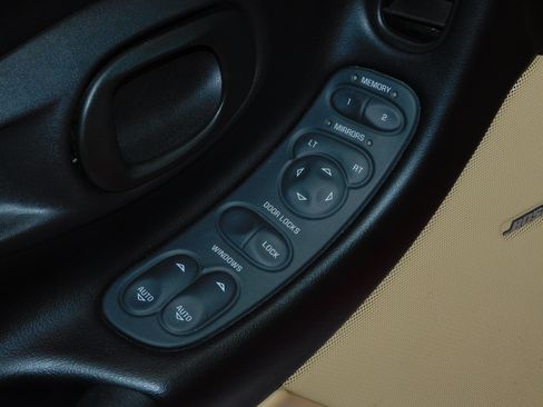 Used 1998 Chevrolet Corvette Stingray Convertible w/1LT image 13