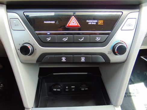 Used 2018 Hyundai Elantra SEL image 19