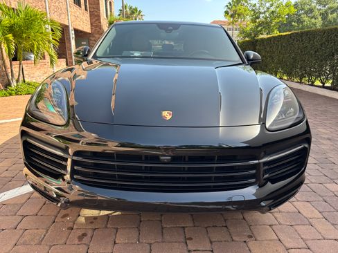 Used 2020 Porsche Cayenne S Coupe AWD/4WD image 2