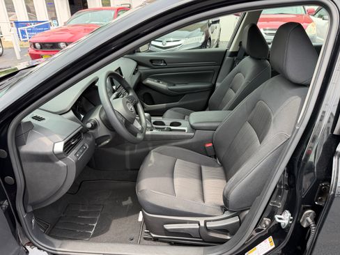 Used 2024 Nissan Altima 2.5 S FWD image 3