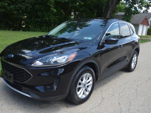 Used 2021 Ford Escape SE AWD/4WD image 2