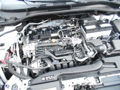 Used 2022 Toyota Corolla Cross XLE image 10