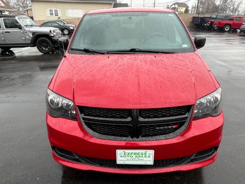 Used 2015 Dodge Grand Caravan SE image 2