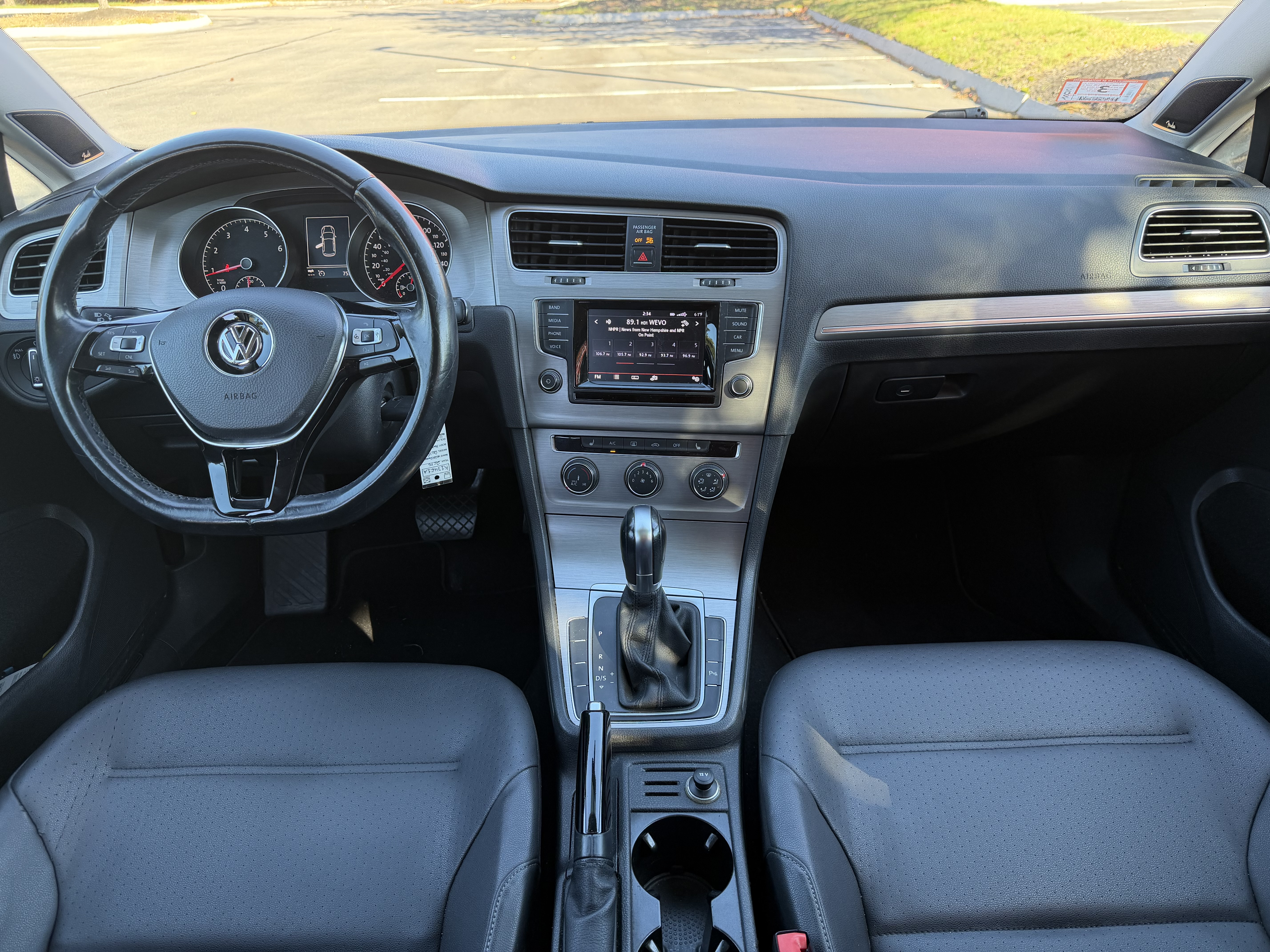 Used 2016 Volkswagen Golf SE FWD image 43