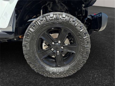 Used 2021 Jeep Wrangler Unlimited Sahara w/ Altitude image 12