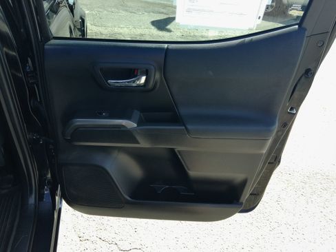 Used 2020 Toyota Tacoma image 33