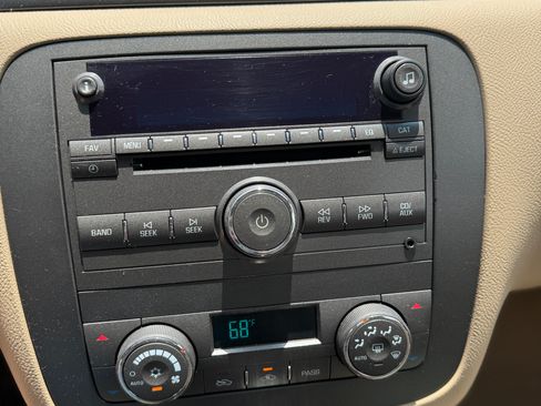 Used 2011 Buick Lucerne CXL FWD image 9