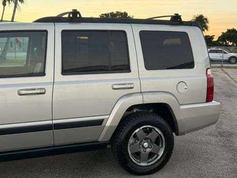 Used 2008 Jeep Commander Sport image 23