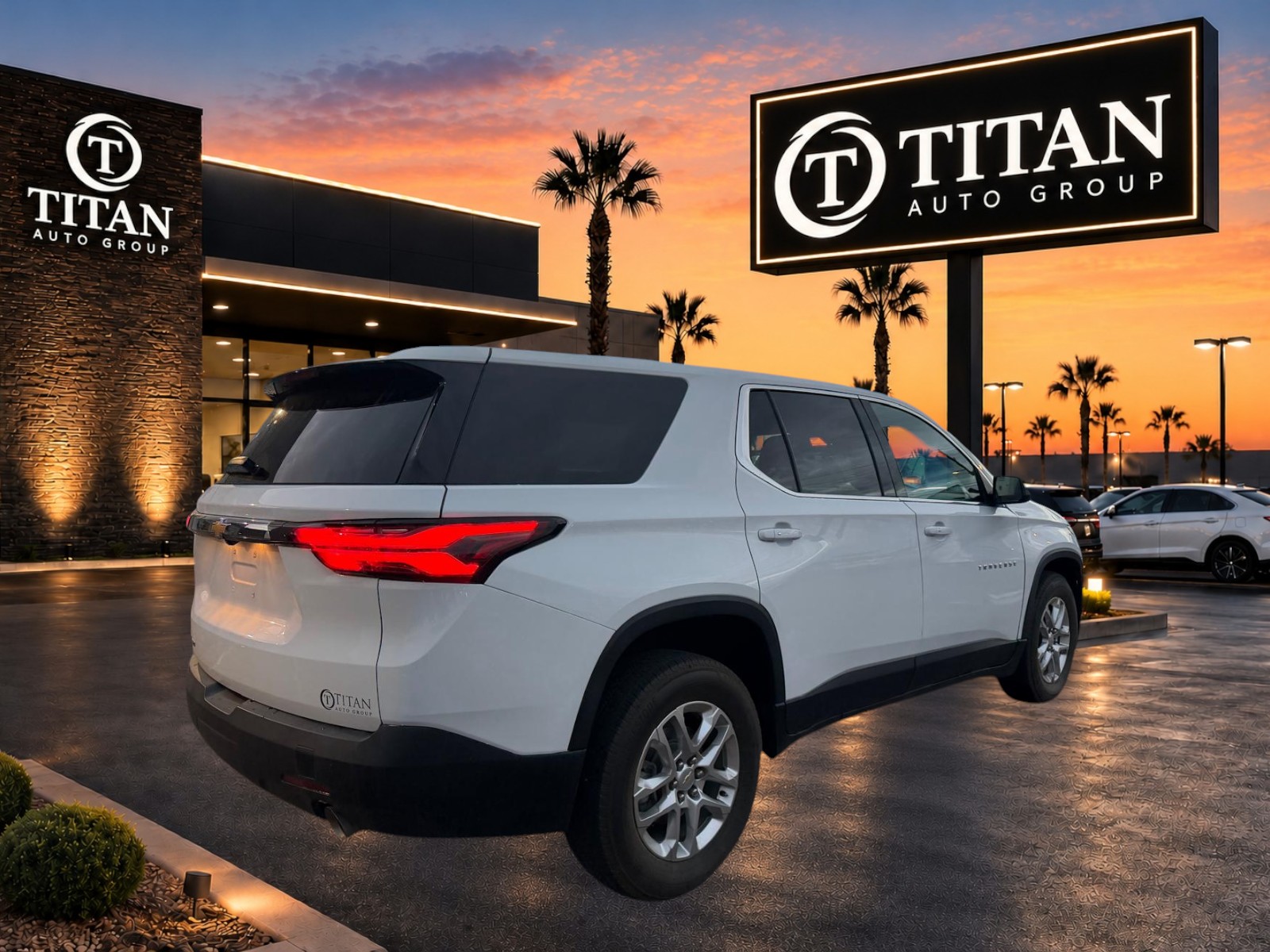Used 2022 Chevrolet Traverse AWD LS image 4