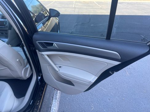 Used 2015 Volkswagen Golf TDI S image 16