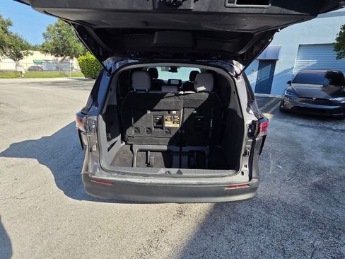 Used 2024 Toyota Sienna LE FWD image 6