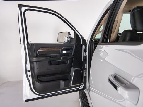 Used 2020 RAM 2500 4x4 Crew Cab Laramie image 25