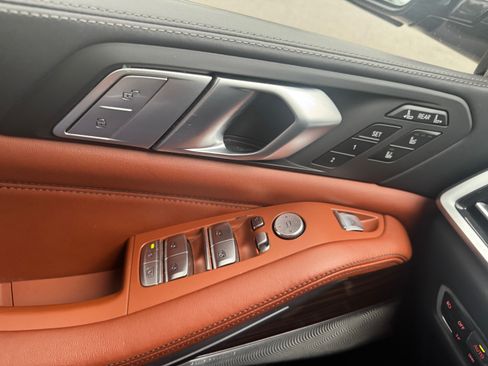 Used 2021 BMW X7 M50i image 13