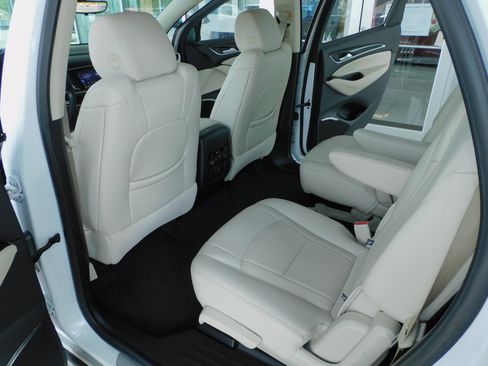 Used 2024 Buick Enclave FWD Essence image 18
