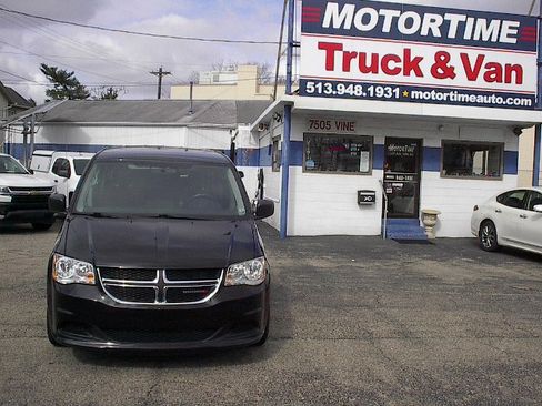 Used 2016 Dodge Grand Caravan SE image 2