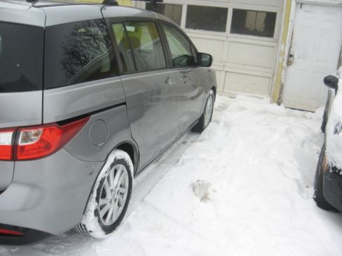 Used 2012 MAZDA MAZDA5 Sport image 4