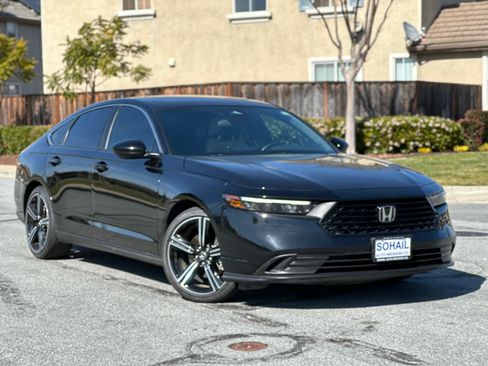 Used 2025 Honda Accord Hybrid Sport image 4