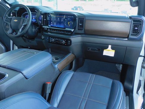 Used 2024 Chevrolet Silverado 3500 4x4 Crew Cab High Country image 33