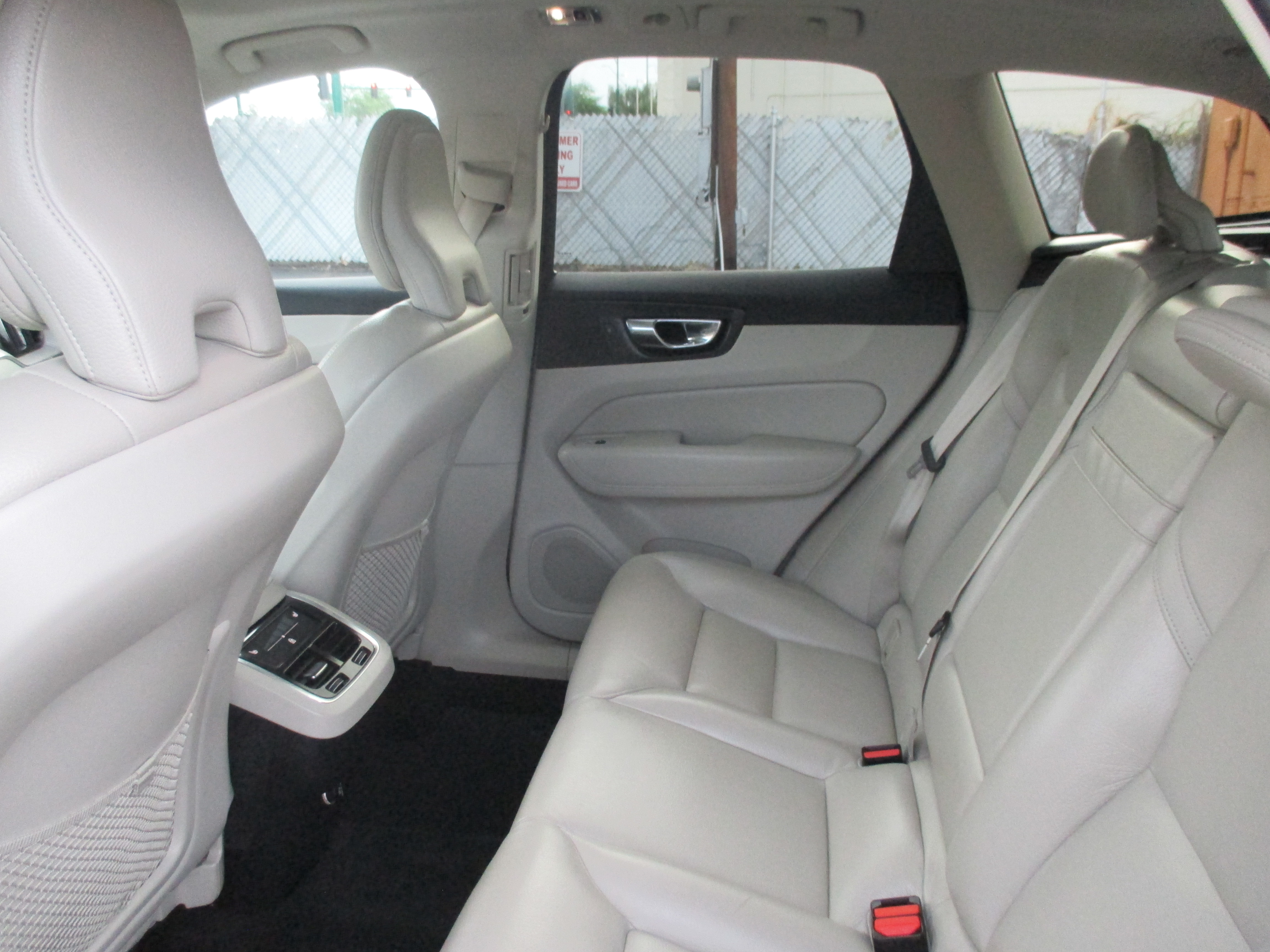 Used 2019 Volvo XC60 AWD T5 Inscription image 11