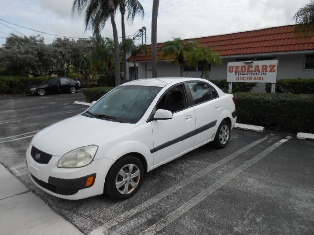 Used 2009 Kia Rio Sedan FWD image 1