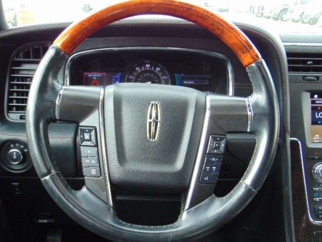 Used 2017 Lincoln Navigator L 4WD Reserve image 19