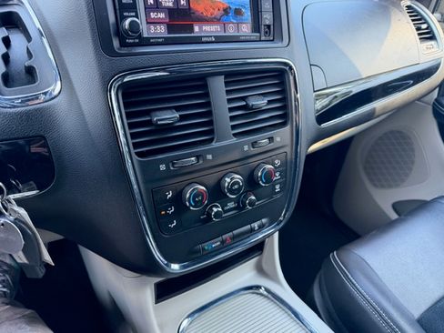 Used 2018 Dodge Grand Caravan SXT image 25