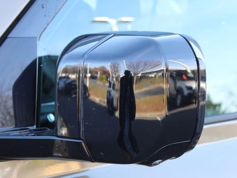 Used 2025 Land Rover Defender 110 S image 12