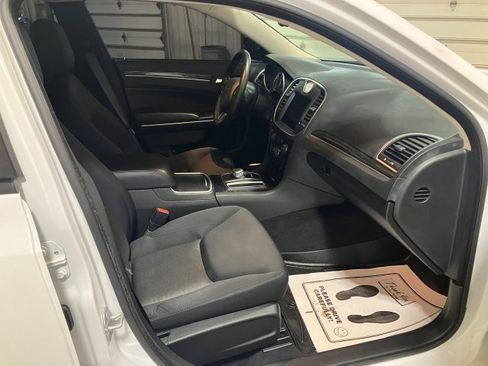 Used 2021 Chrysler 300 Touring image 24