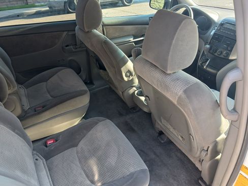 Used 2009 Toyota Sienna LE image 18
